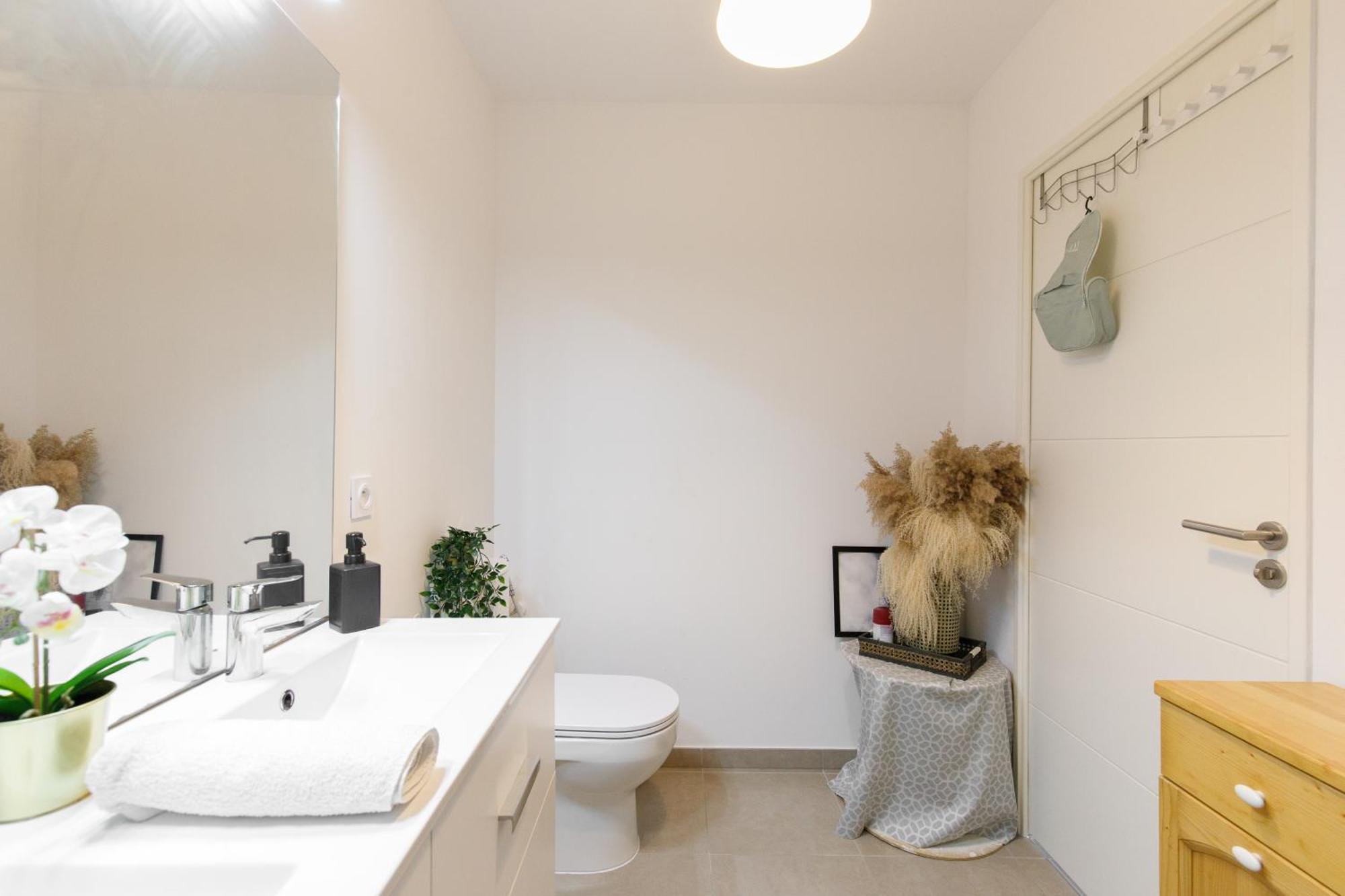 Lovely 2 Bedroom Condo With Pool Vallauris Exterior photo