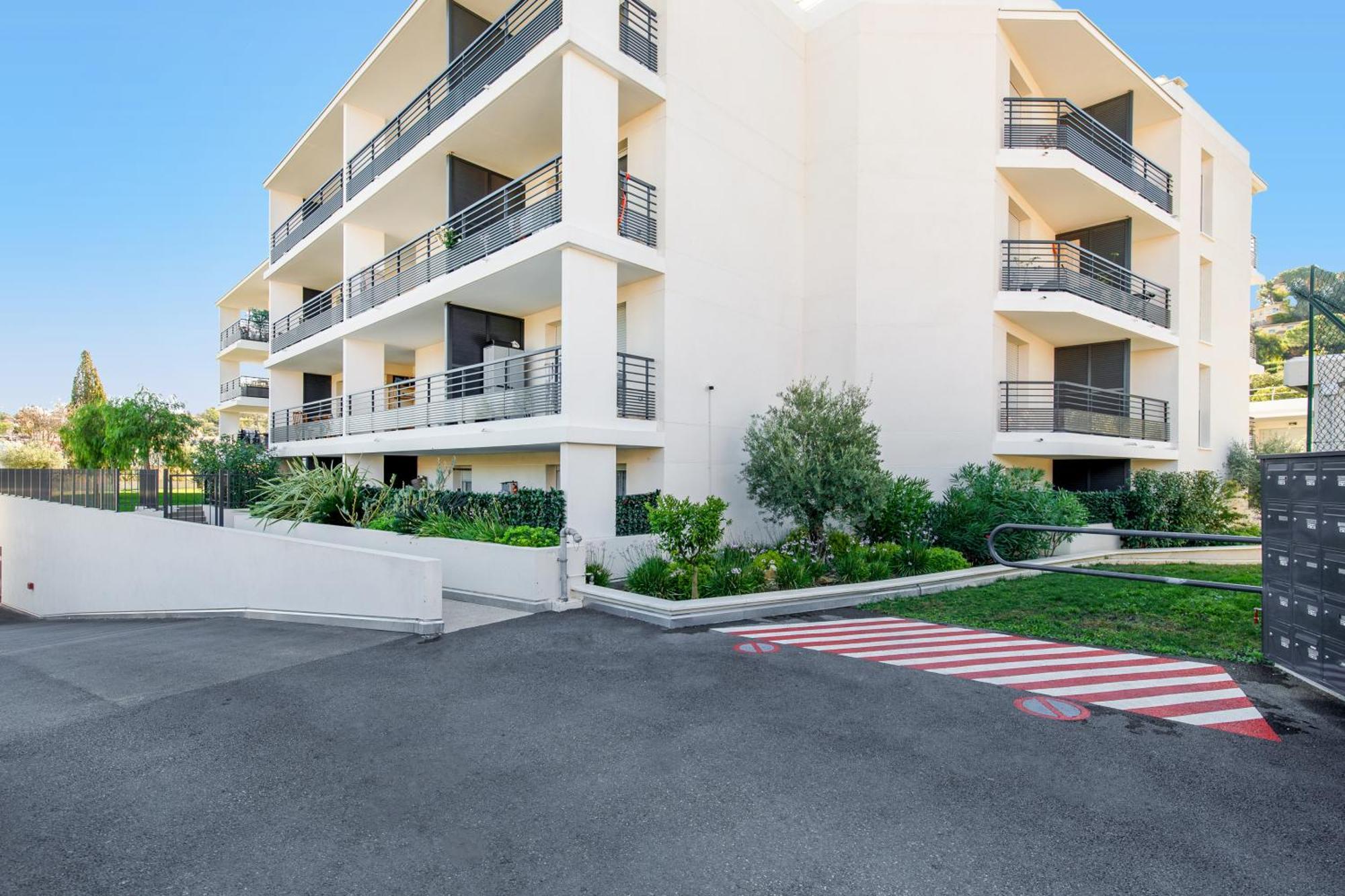 Lovely 2 Bedroom Condo With Pool Vallauris Exterior photo