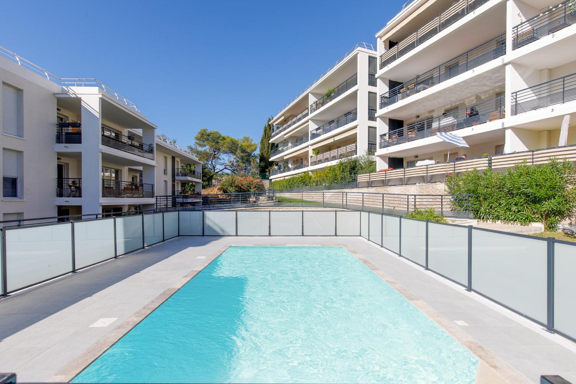 Lovely 2 Bedroom Condo With Pool Vallauris Exterior photo